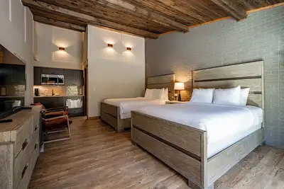 Image de Cove Creek Lodge 212: Dog Friendly Standard Double Queen Room