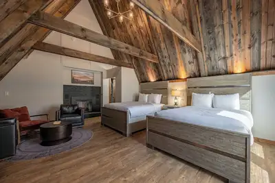 Image de Cove Creek Lodge 220: Lakeside Double Queen Fireplace Room