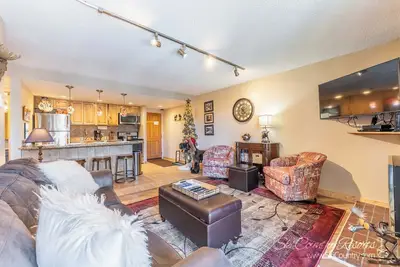 Image de Premium Completely Renovated Ski In/Out Condo w/ Stunning Updates Te307