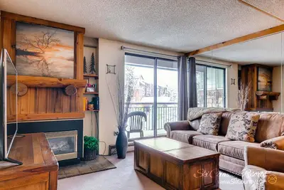 Image de A Perfect Mountain Getaway On The Slopes near Hiking Trails in Summer Te315