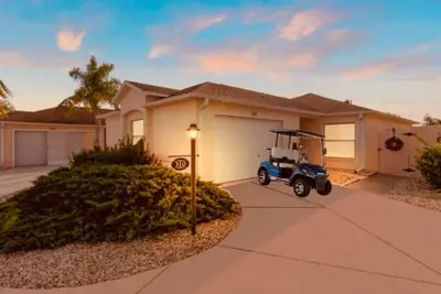 Image de Better Than A 5 Star Hotel In The Villages 2 Bedroom house WiFi, Ac, Golf Cart