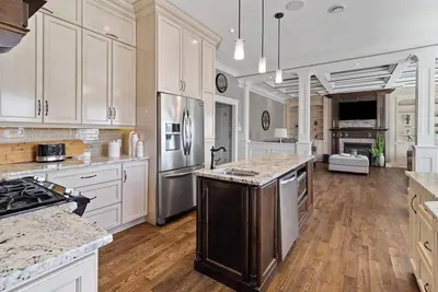 Image de High-end Home with Great Features in Southlands