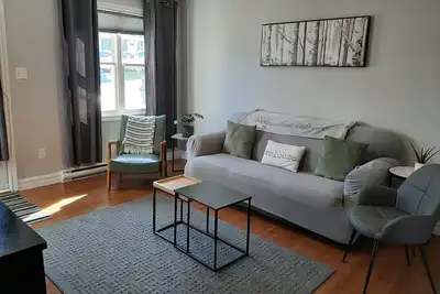 Image de Rhoda's Place - 2 Bedroom Apt w/ Private Backyard