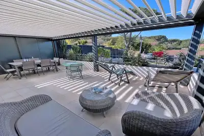 Image de Superbe Appartement dans villa mitoyenne avec grande terrasse bioclimatique