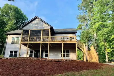 Image de Beautiful, Newly Built Lake Martin Home