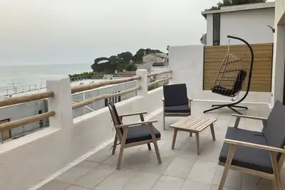 Image de T2 vue sur le port avec terrasse jacuzzi et parking