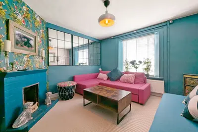 Image de Church Path - a town house that sleeps 6 guests in 3 bedrooms