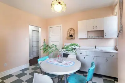 Image de Fun Retro Apartment on Quiet Dead End Street Near Stage Ae & Acrisure Stadium