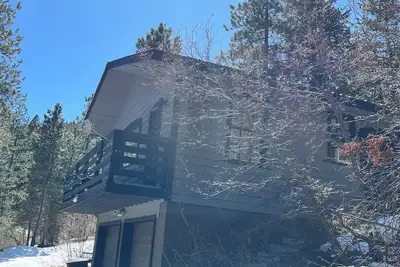 Image de The Happy Bear Lodge. Private, cozy, clean and minutes from Red Rocks