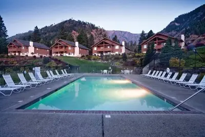 Image de Golf Course View Condo • Quick Walk to Downtown Leavenworth & Resort Pools!