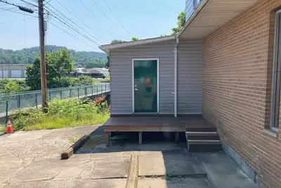 Image de Cozy 2-bedroom apartment in tranquil Nutter Fort with Ac, WiFi. Close to I 79.