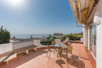 Image de Appartement 'Villa Martinez Apartamento 2' avec vue sur la mer, Wi-Fi et climatisation