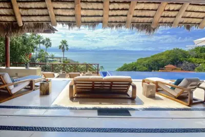 Image de Luxury staffed villa with access to beach