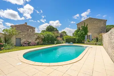 Image de Maison de vacances 'Maison De Vacances Avec Piscine' avec piscine privée, terrasse privée et Wi-Fi