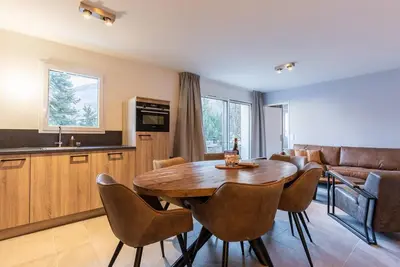 Image de Flat in the centre. Enjoy 600 km of ski slopes in Les Trois Vallees and the spa thermal baths in Brides-Les-Bains!