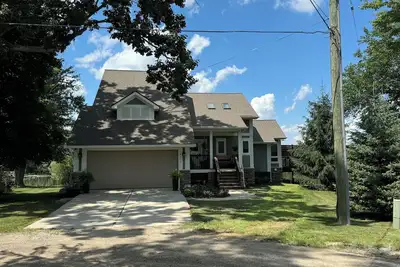 Image de Horseshoe Lake retreat- 2-bedroom + loft lake house with WiFi and Ac.