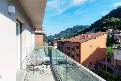 Image de Varenna : Appartement deux pièces raffiné avec balcon à Côme
