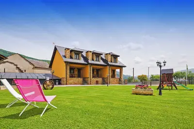 Image de Appartement 'El Hechizo' avec vue sur la montagne, piscine partagée et Wi-Fi