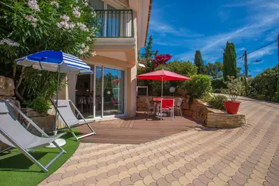 Image de Maison de vacances 'Villa Harmonie' avec vue sur la mer, terrasse privée et climatisation