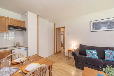 Image de Appartement 'Appt Le Grand Tetras F14' avec vue sur la montagne, piscine partagée et jardin privé