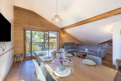 Image de Appartement \"Le Carlinaston\" avec vue sur les montagnes, balcon et Wi-Fi