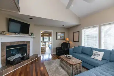 Image de 786 Summerwind-Beautiful Townhome on Lagoon; Pool/Amenity Access Included