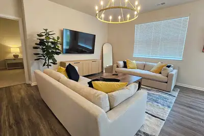 Image de 5-bedroom house with beach shuttle and community amenities