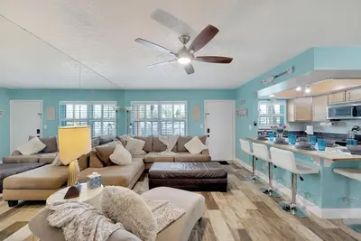Image de Captain's Seafarer | Newly Renovated St Pete Beach Condo