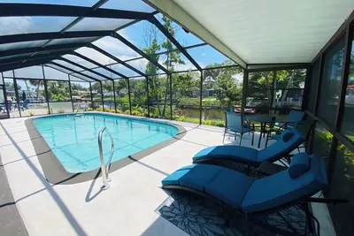 Image de Family & Fisherman Friendly Pool Home- Gulf Access Dock, Bikes, Games & Kayaks