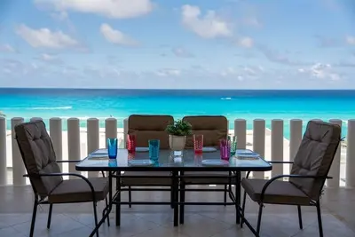 Image de Beachfront Residence with Stunning Views and pool