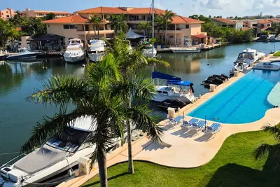 Image de Luxury 3 Bedrooms, Marina View + Paddleboard, huge Pool and Prime Location.
