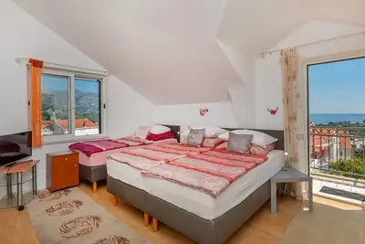 Image de Garçonnière avec le balcon et la vue sur le mer Mlini, Dubrovnik (As-23441-c)