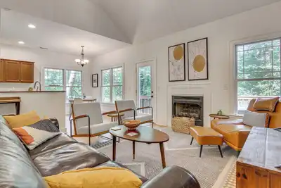 Image de Black Mountain Hideaway w/ Hot Tub & Pool Table!