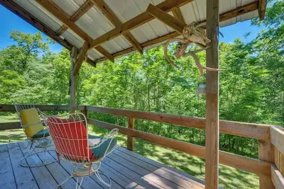Image de Secluded St Charles Cabin w/ Gas Grill + Fire Pit!