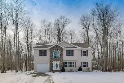 Image de Family-Friendly Tobyhanna Home w/ Community Pool