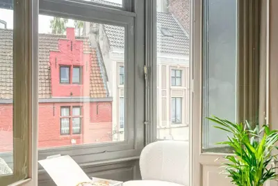 Image de Ghent's Historic Gem: Your Perfect Hideaway