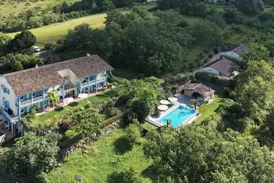 Image de Maison Oléa - Chambre d'hôtes \"Les Pivoines\" avec vue sur la vallée de la Vézère