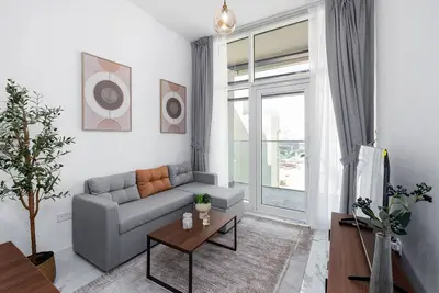 Image de Urban 1br in Masdar City w/ Pool View Balcony