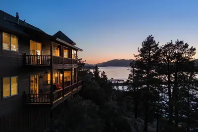 Image de Lakeview Manor By Destination Big Bear:Spectacular Lakeviews of Big Bear Lake and Bakers Pond! Spa! Gametable!
