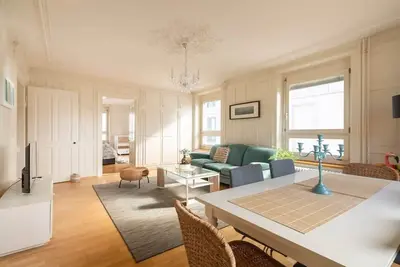 Image de Spacious & Central 3-Br Apt - A Rare Gem! Turquoise