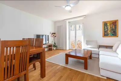 Image de Central Location Spacious 2-Br Apartment 2b