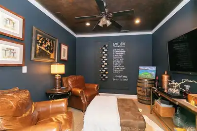 Image de Family-Friendly | Near Six Flags & Downtown