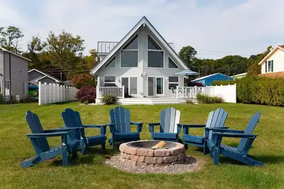 Image de Katies Cottage Lakefront Stay with Hot Tub and Kayaks