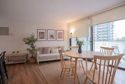 Image de Chic 2br Retreat: Comfort Steps from Araucano Park