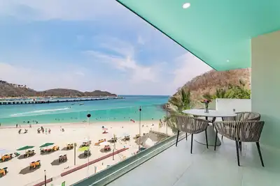 Image de Central Beachfront Condo with Ocean Views