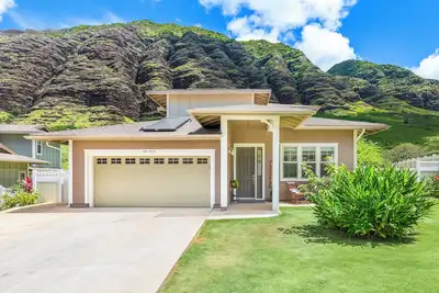 Image de Ocean Views Exclusive Gated Home in Makaha Valley Near Golf Course & Beach