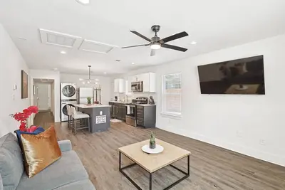 Image de Heart of Dallas, 2-Bd Yard in Bishop Arts