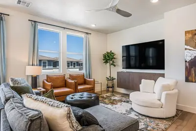 Image de Desert Beach Retreat: Desert Color Lagoon + Beaches
