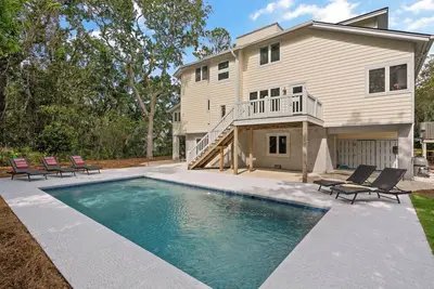 Image de You Had Me At Ssi, Cute Hideaway with a Pool, sleeps 9
