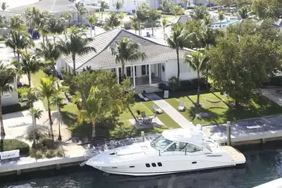 Image de Waterfront Home w\/ Ocean View | Pool, Dock & Games